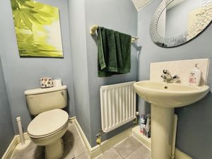 Guest WC- click for photo gallery